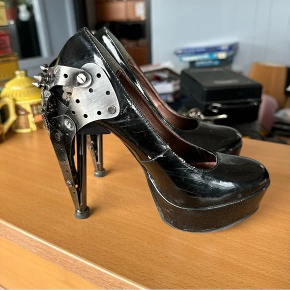 Metropolis Shoes - Picture 8 of 13